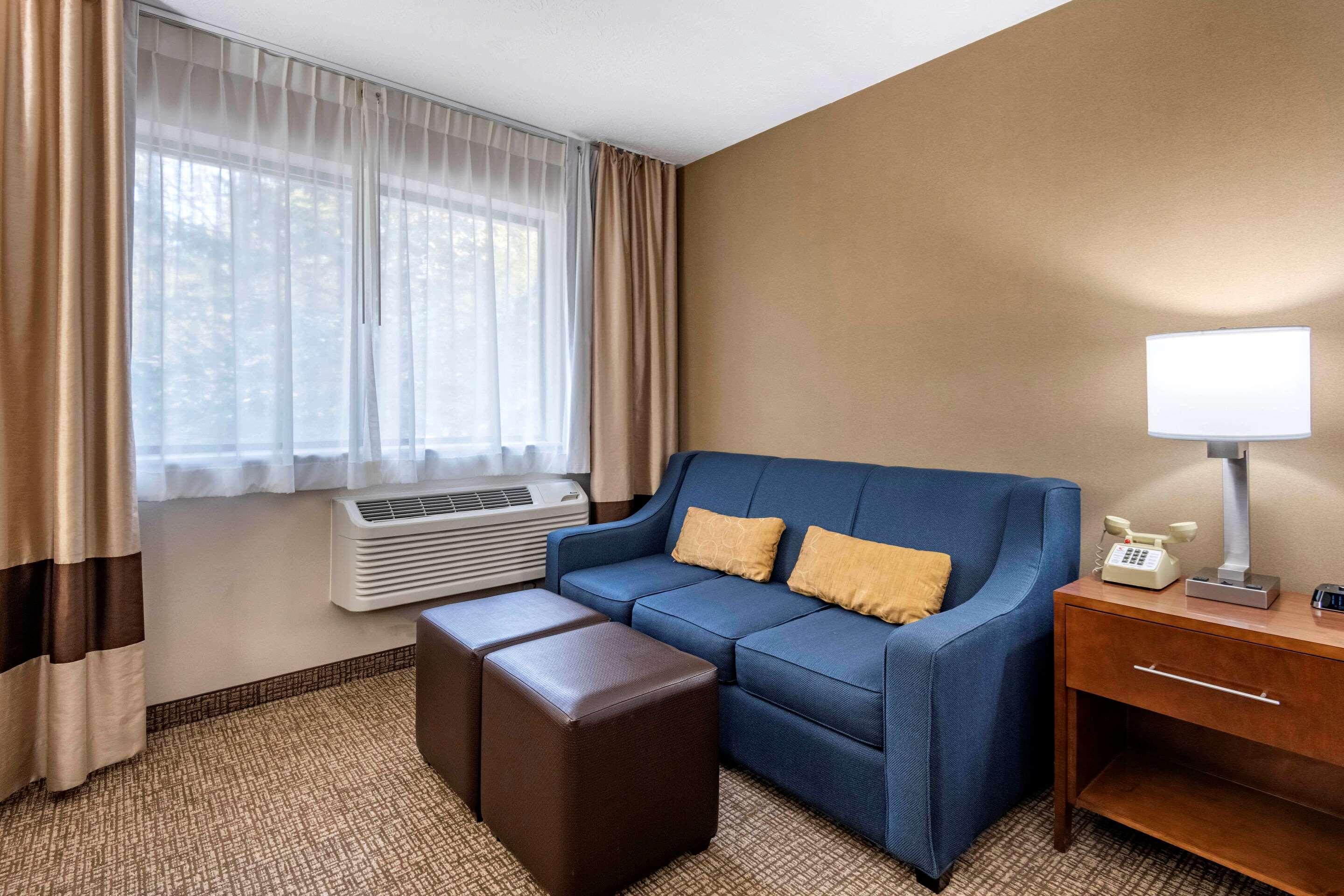 Comfort Inn & Suites Montpelier-Berlin Exterior photo