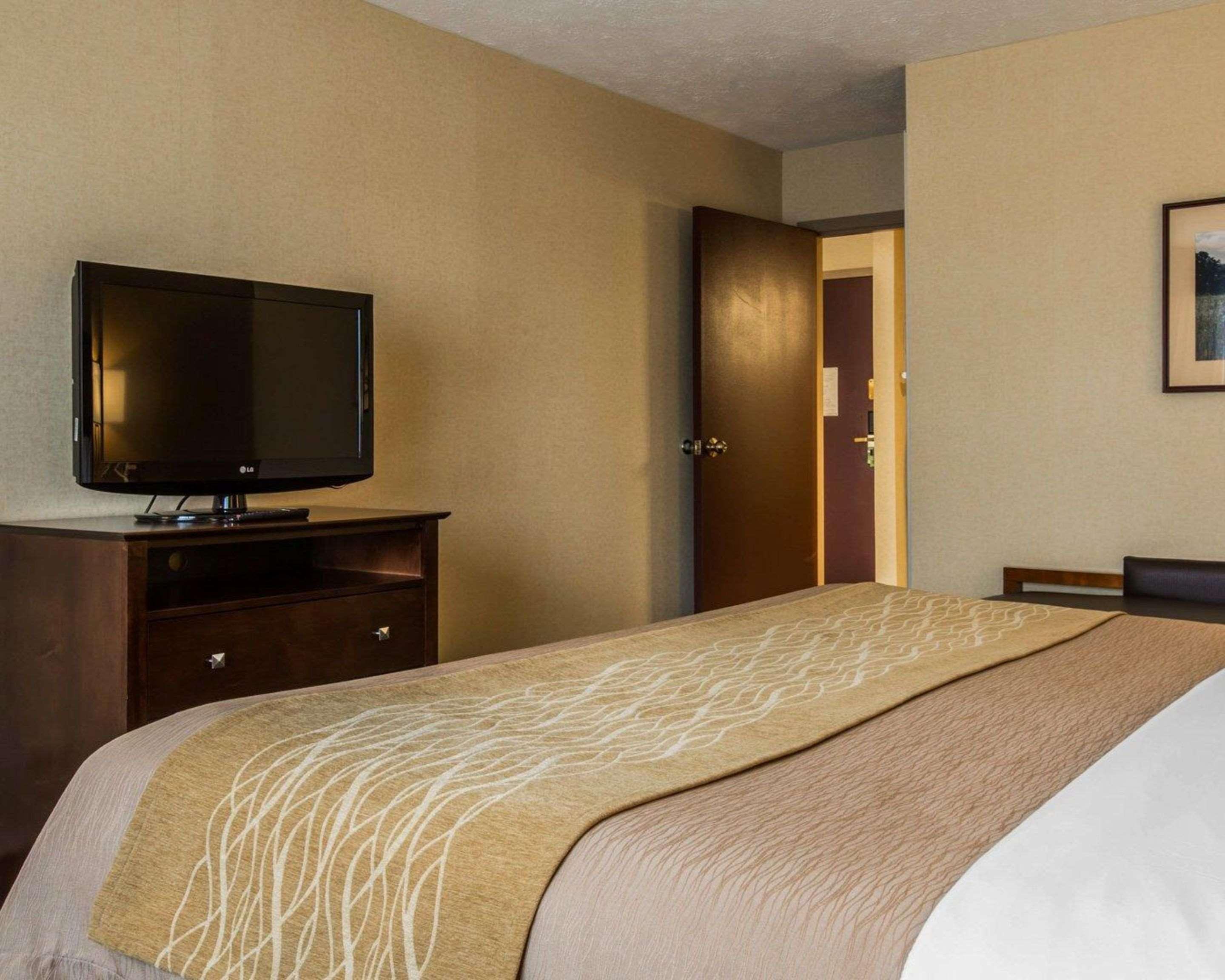 Comfort Inn & Suites Montpelier-Berlin Exterior photo