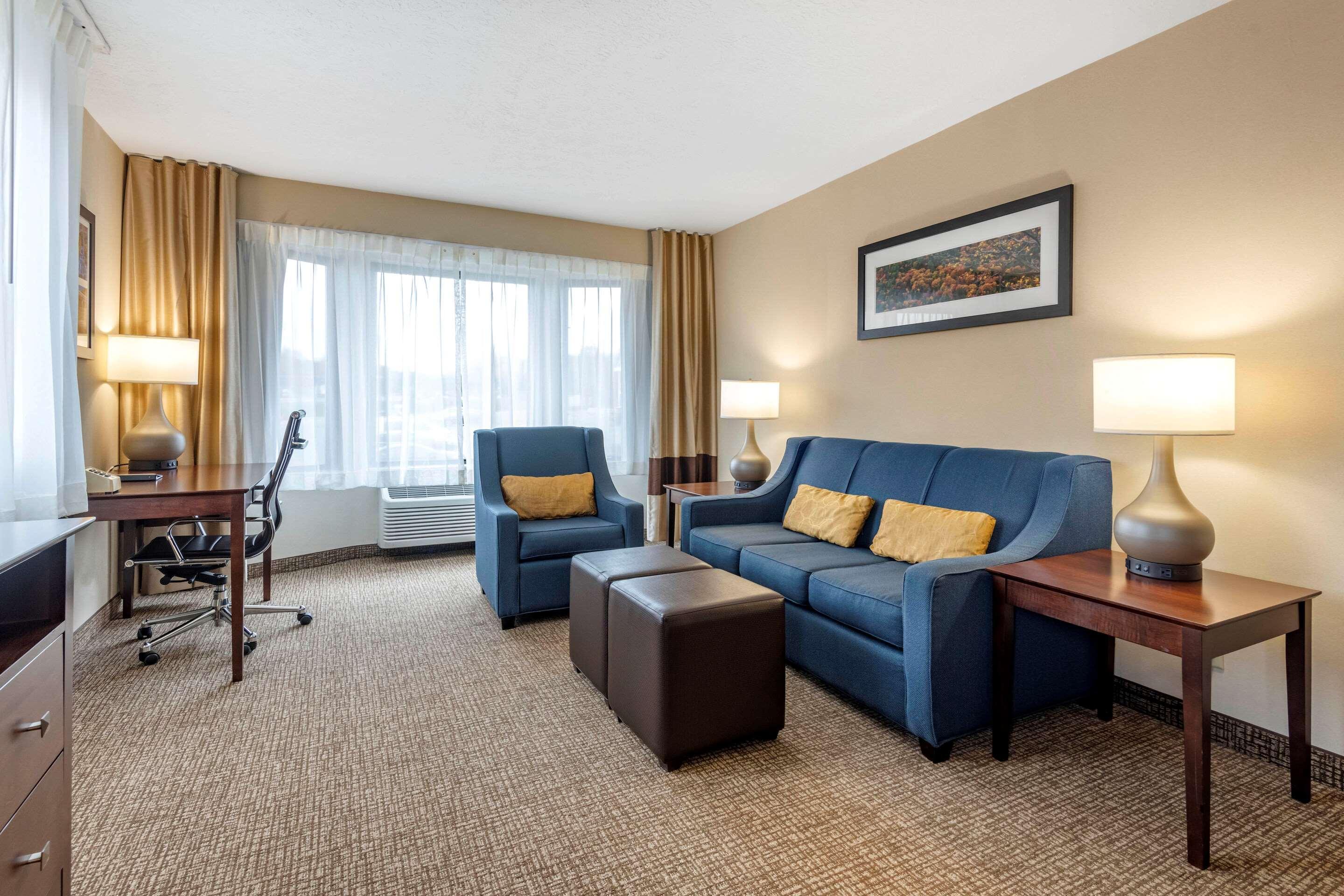 Comfort Inn & Suites Montpelier-Berlin Exterior photo