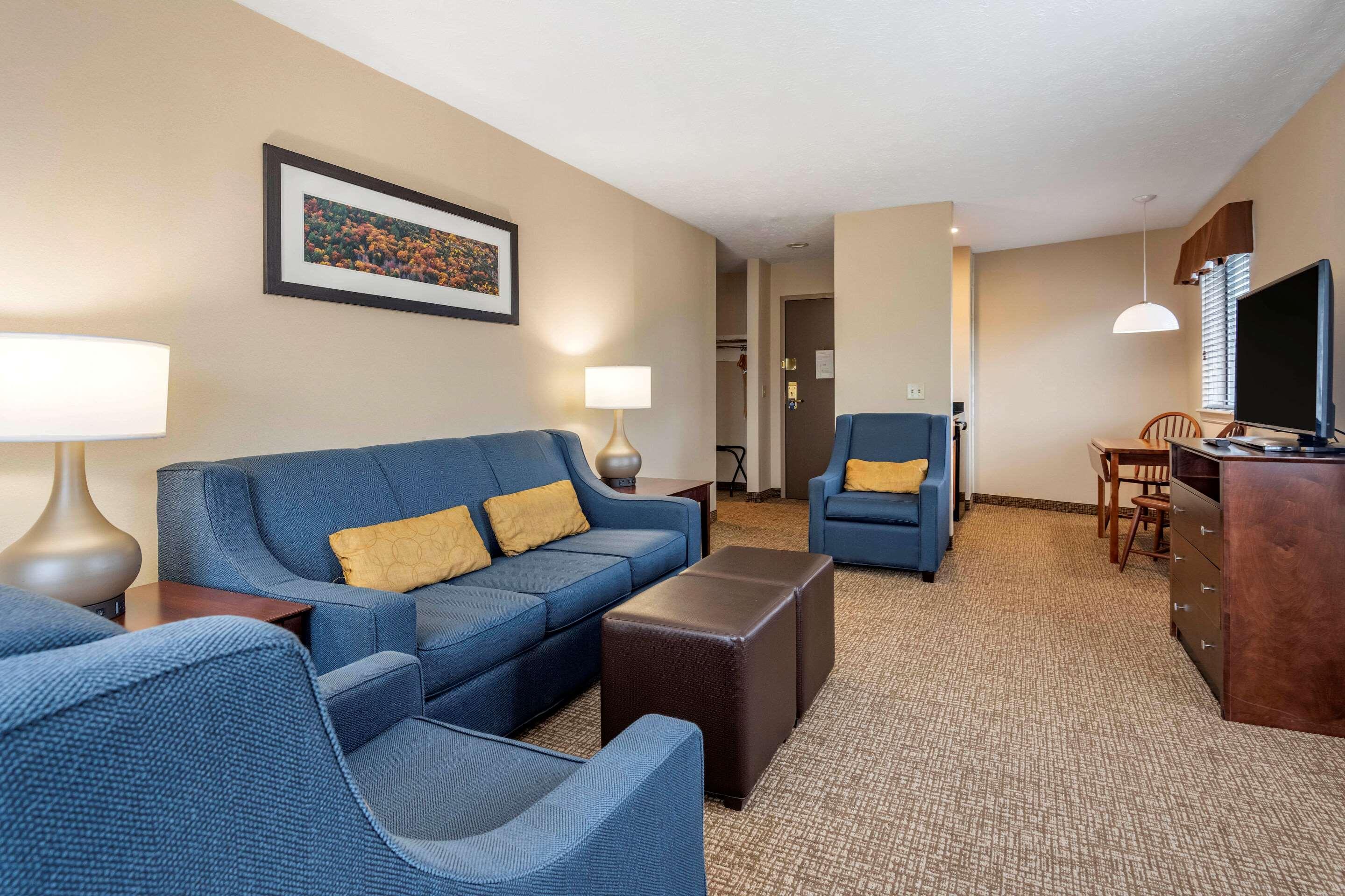 Comfort Inn & Suites Montpelier-Berlin Exterior photo