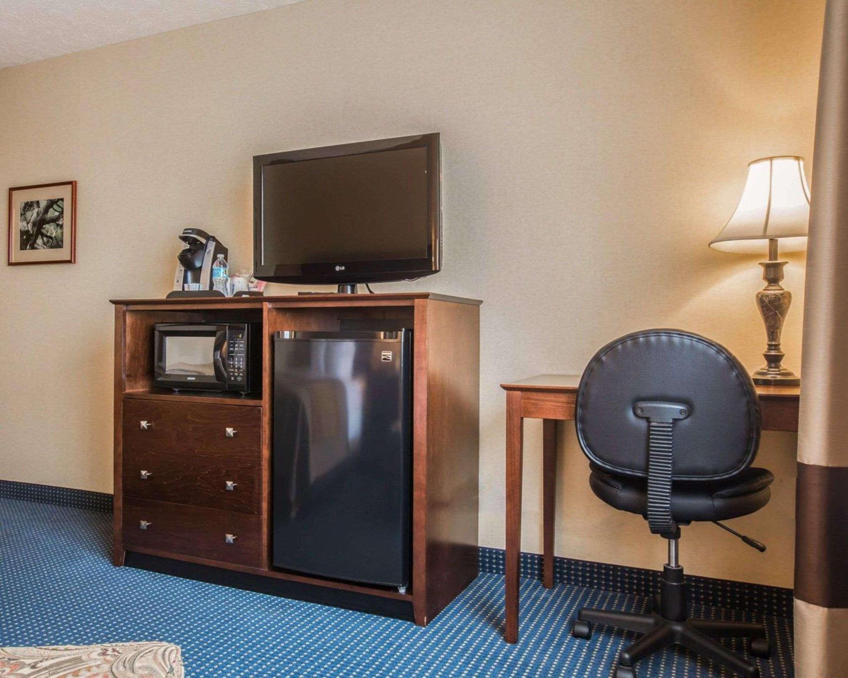Comfort Inn & Suites Montpelier-Berlin Exterior photo
