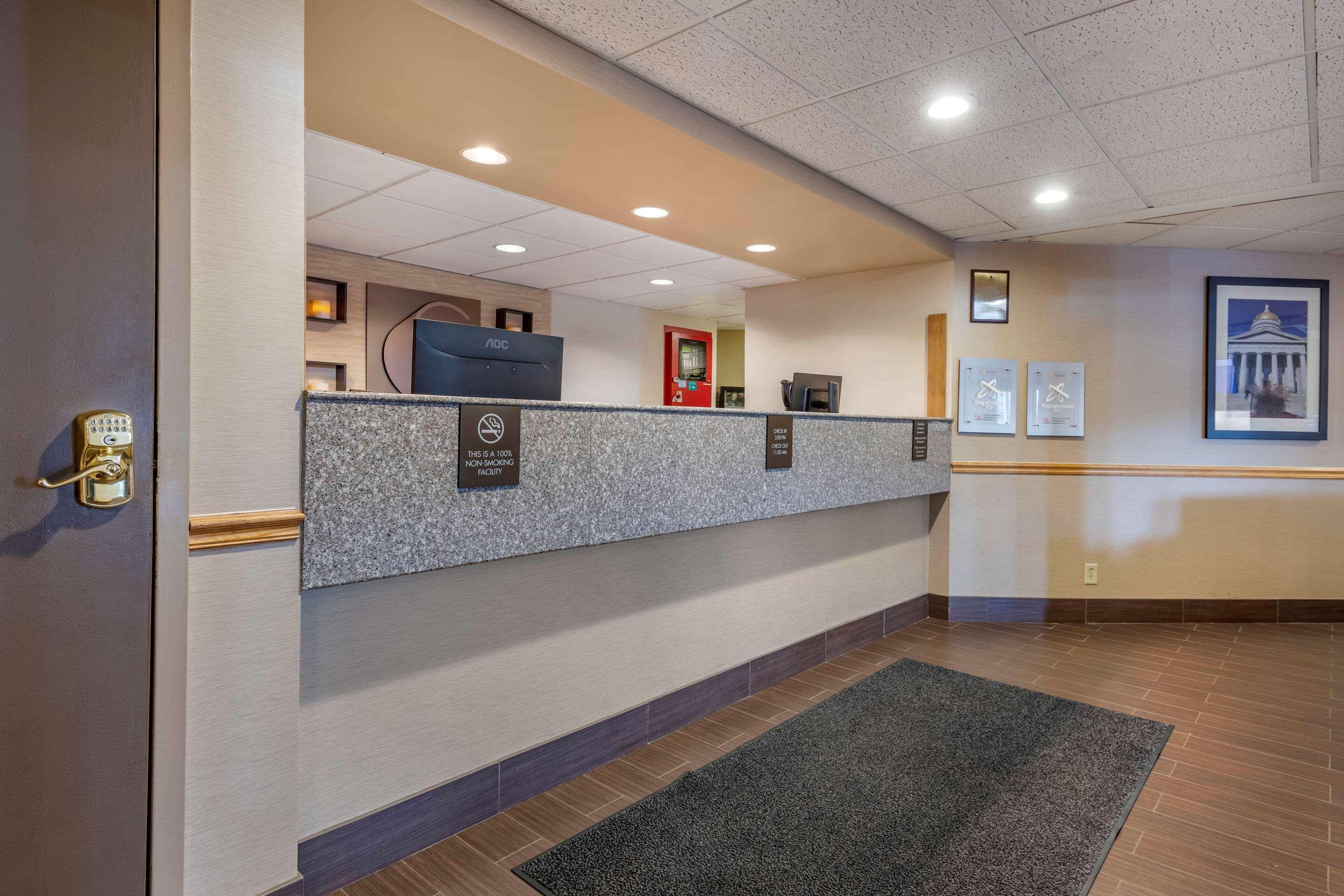 Comfort Inn & Suites Montpelier-Berlin Exterior photo