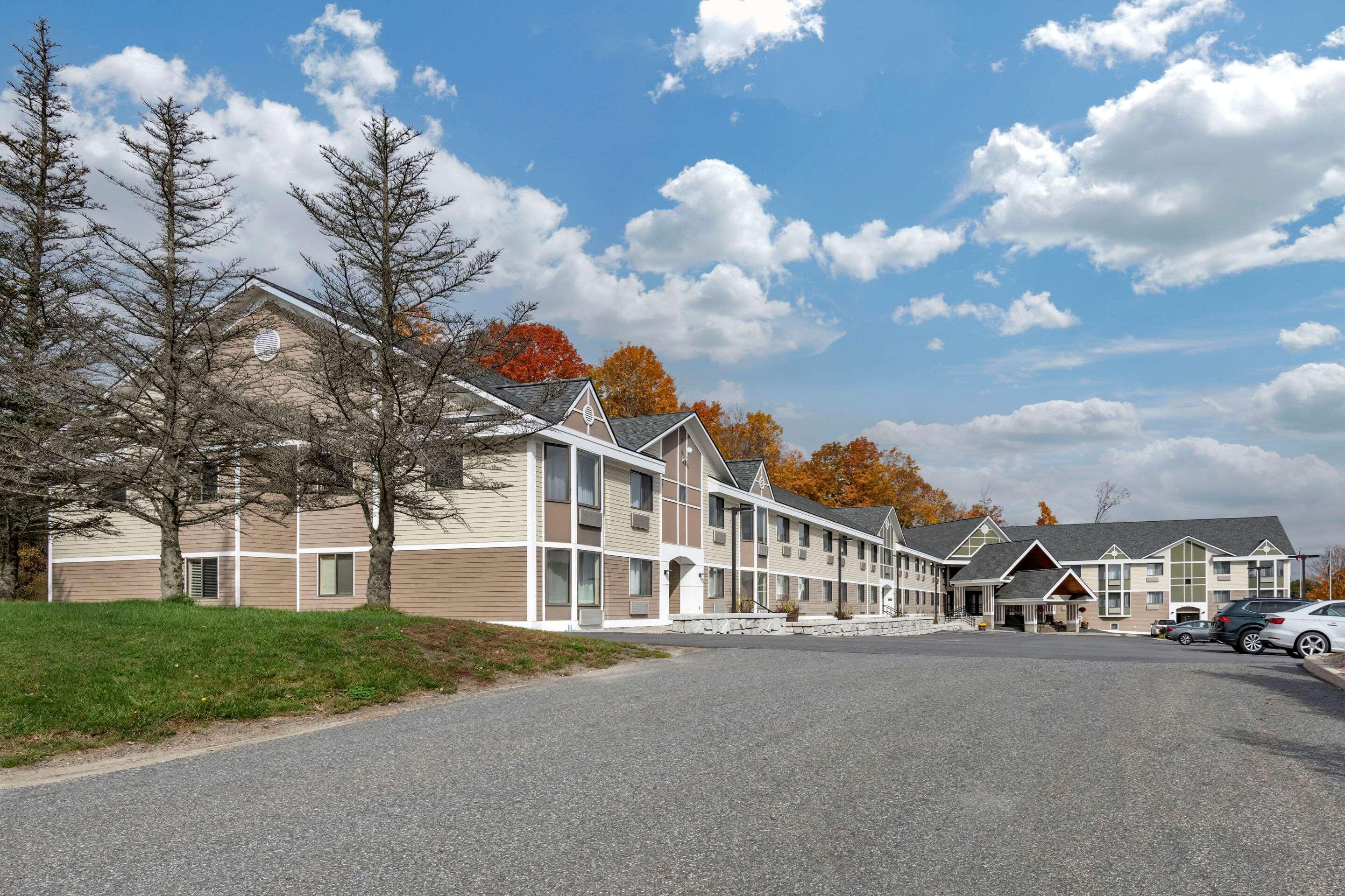 Comfort Inn & Suites Montpelier-Berlin Exterior photo